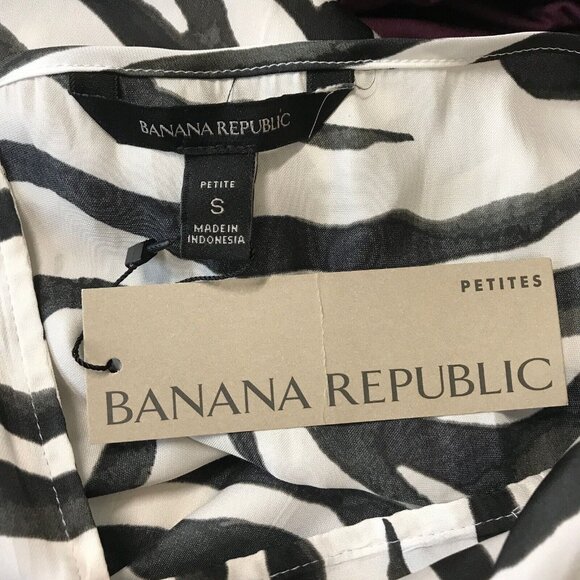 NWT Banana Republic Womens Black Sleeveless Split Neck Zebra Print Blouse SP - Picture 3 of 9